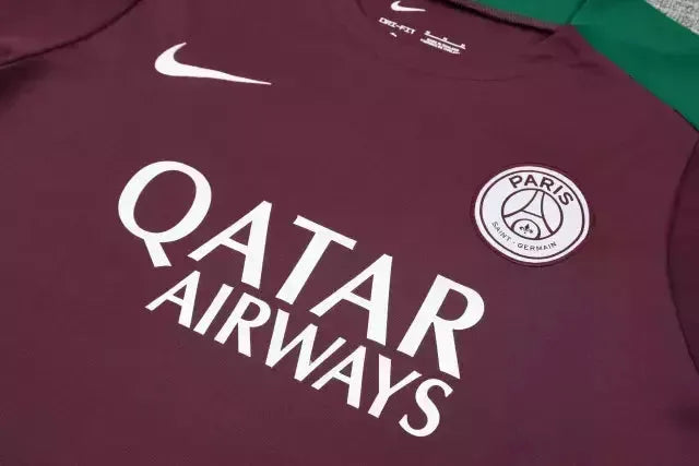 Camisa Paris Saint-Germain Treino 24/25 - Torcedor Nike Masculina - Vinho com detalhes em verde