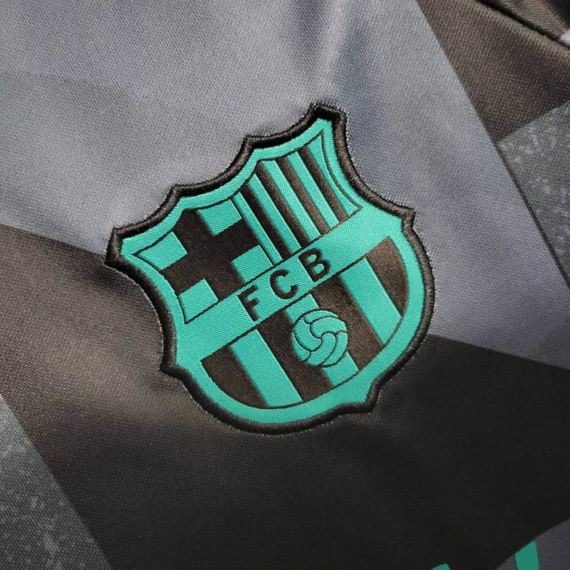 Camisa Treino Barcelona 23/24 - Torcedor Nike Masculina - Cinza com detalhes em preto