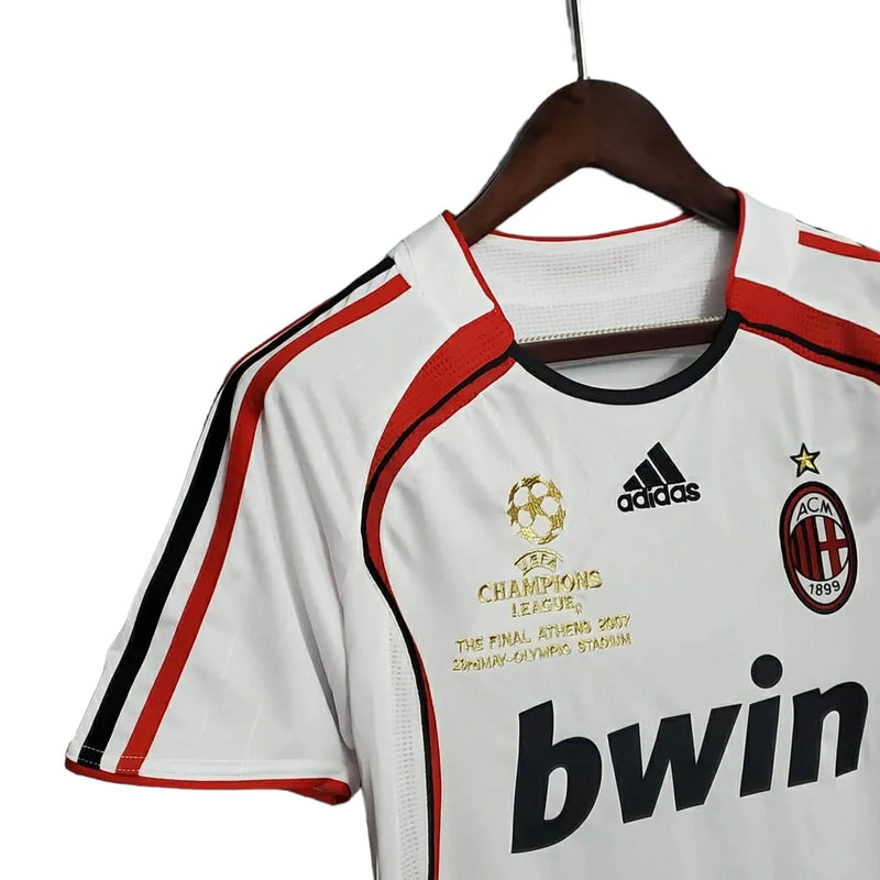 Camisa Retrô Milan 2006/2007 - Masculina Adidas - Branca com detalhes em vermelho