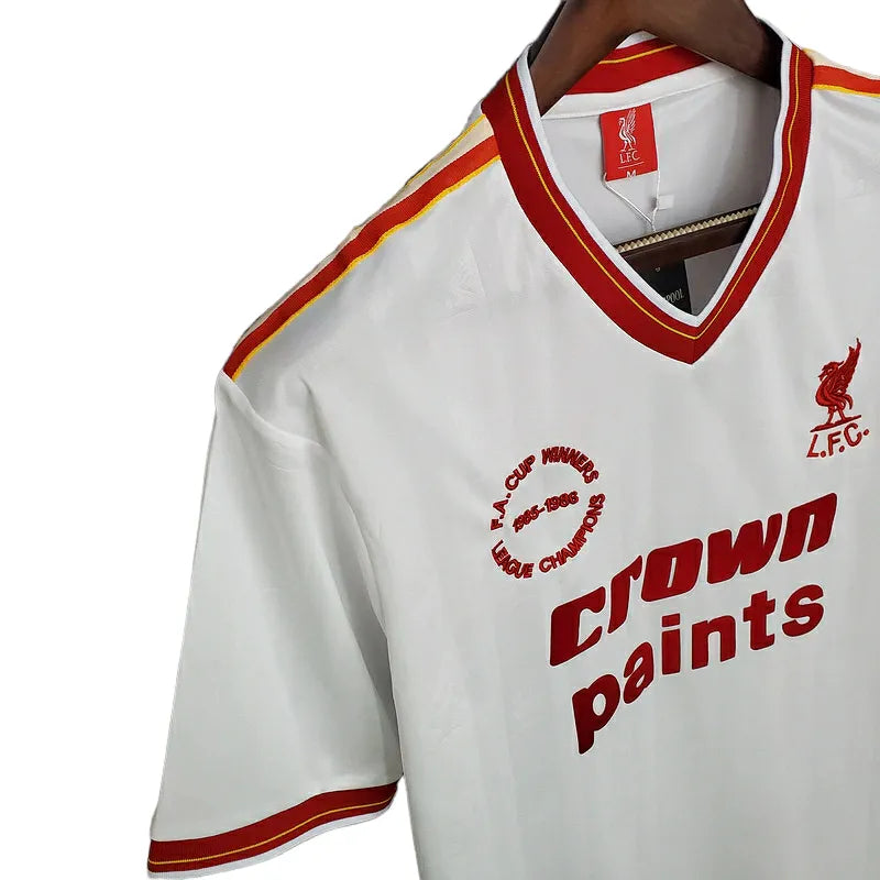 Camisa Retrô Liverpool 1985/1986 - Masculina - Branca com detalhes em vermelho