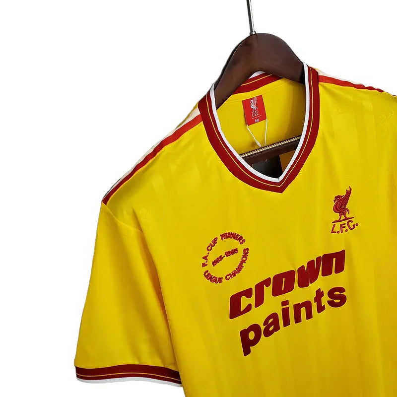 Camisa Retrô Liverpool 1985/1986 - Masculina - Amarela com detalhes em vermelho e branco