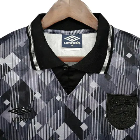 Camisa Retrô Seleção da Inglaterra 1990 - Umbro Masculina - Preta e branca