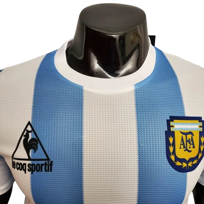 Camisa Retrô Seleção da Argentina 1986 - Masculina Le Coq Sportif - Branca e azul