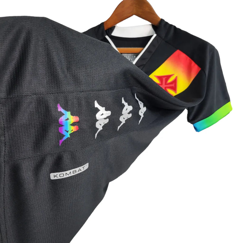 Camisa Vasco da Gama II Edição especial LGBTQIAPN+ 23/24 - Torcedor Kappa Feminina - Preta com detalhes na faixa nas cores de um Arco-íris