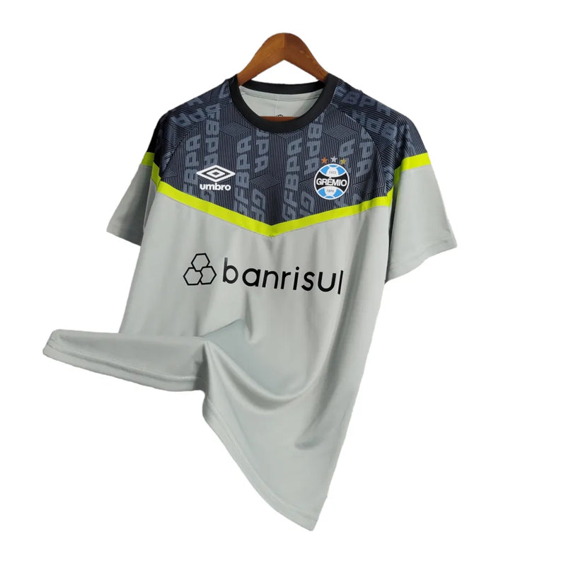 Camisa Grêmio Treino 23/24 - Torcedor Umbro Masculina - Cinza com detalhes em azul e branco