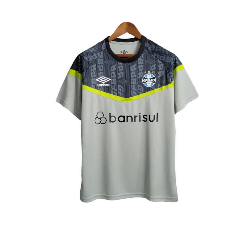 Camisa Grêmio Treino 23/24 - Torcedor Umbro Masculina - Cinza com detalhes em azul e branco