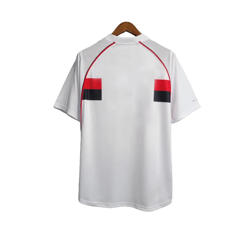 Camisa Flamengo II Retrô 2001 Torcedor Masculina - Branca com detalhes em vermelho e preto