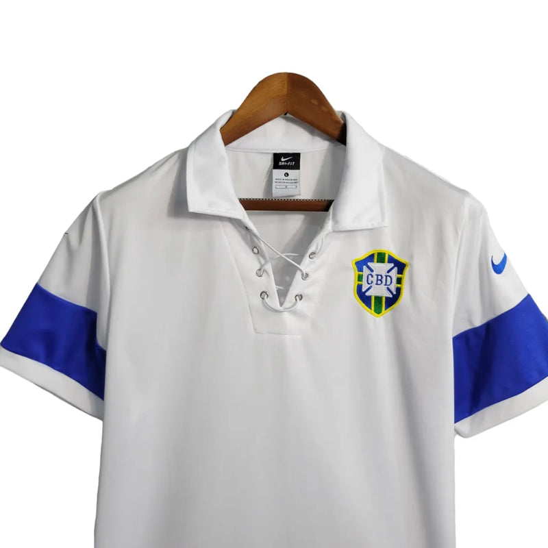 Camisa Seleção Brasileira III Retrô 2004 Torcedor Masculina - Branco com detalhes em azul e brasão CDB