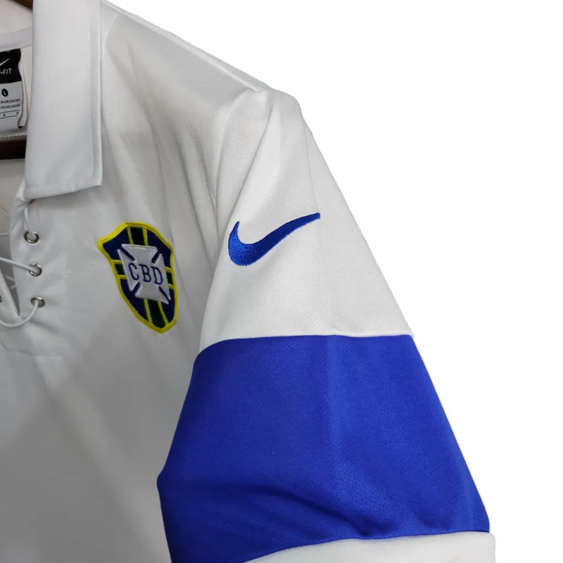 Camisa Seleção Brasileira III Retrô 2004 Torcedor Masculina - Branco com detalhes em azul e brasão CDB