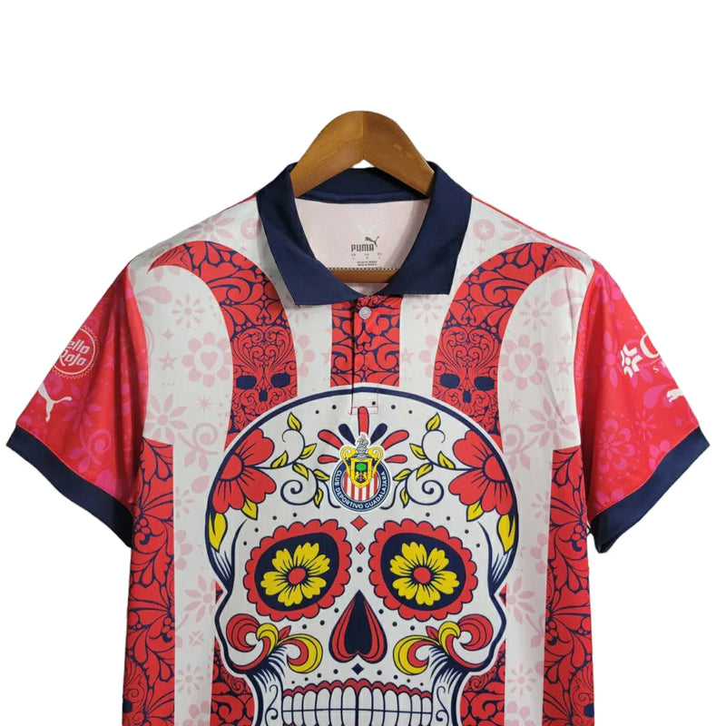 Camisa Chivas Guadalajara Edição Especial Dia dos mortos 23/24 - Torcedor Nike Masculina - Detalhamento com caveiras em vermelho e branco