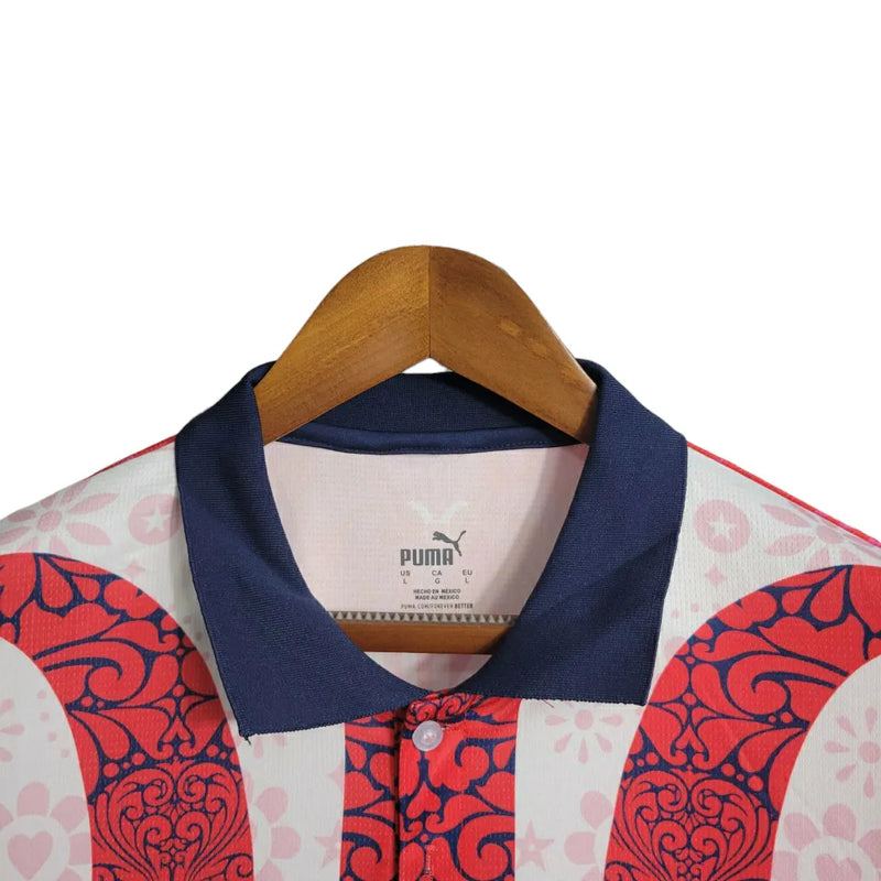 Camisa Chivas Guadalajara Edição Especial Dia dos mortos 23/24 - Torcedor Nike Masculina - Detalhamento com caveiras em vermelho e branco