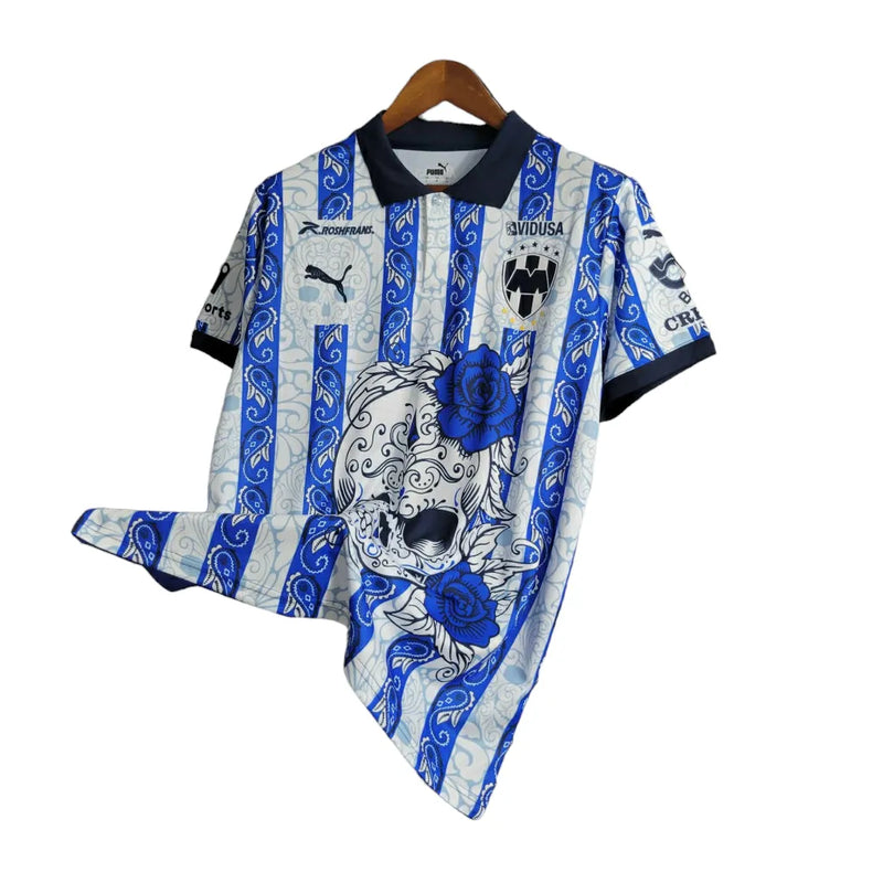 Camisa Monterrey Edição Especial Dia dos mortos 23/24 - Torcedor Puma Masculina - Detalhamento com flores e esqueleto em azul e branco