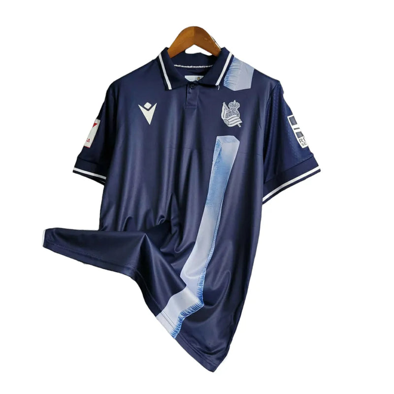 Camisa Real Sociedad II 23/24 - Torcedor Macron Masculina - Azul com faixa em branco na lateral