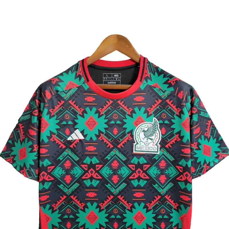 Camisa Seleção do México Treino 23/24 - Torcedor Adidas Masculina - Preta com detalhes em vermelho e verde