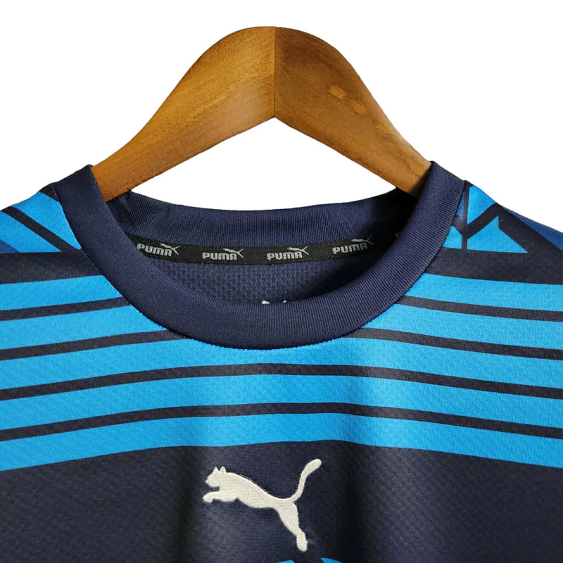 Camisa Marseille Treino 23/24 - Torcedor Puma Masculina - Azul com detalhes em preto e branco