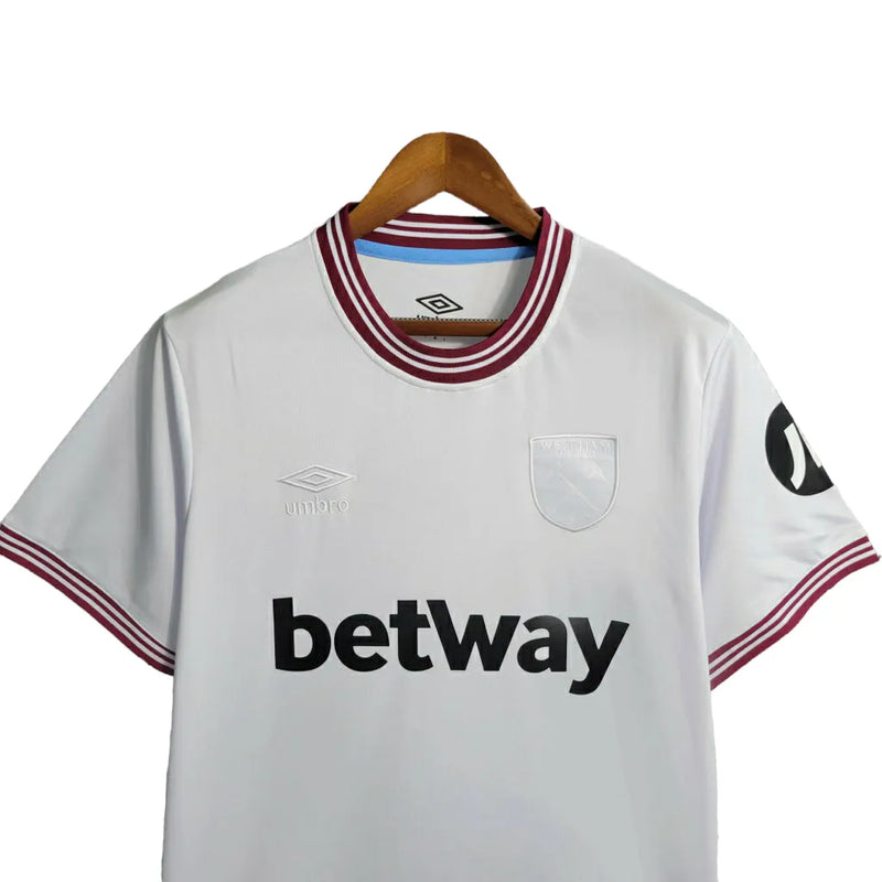 Camisa West Ham II 23/24 - Torcedor Umbro Masculina -Branca com detalhes vinho e preto