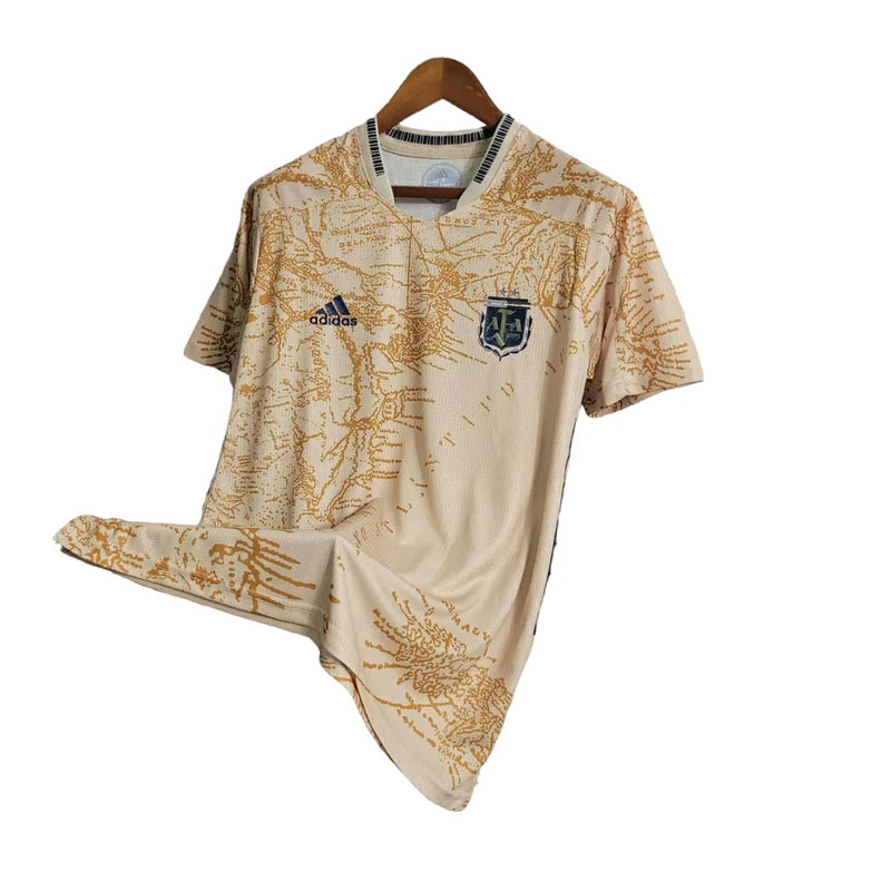 Camisa Seleção da Argentina Edição Especial 20/21 - Torcedor Adidas Masculina - Bege com detalhes em amarelo e azul