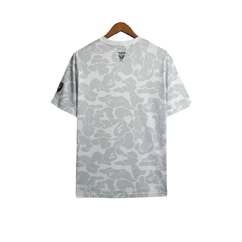 Camisa Inter Miami Edição Especial 23/24 - Torcedor Bape Masculina - Branca com detalhes em cinza