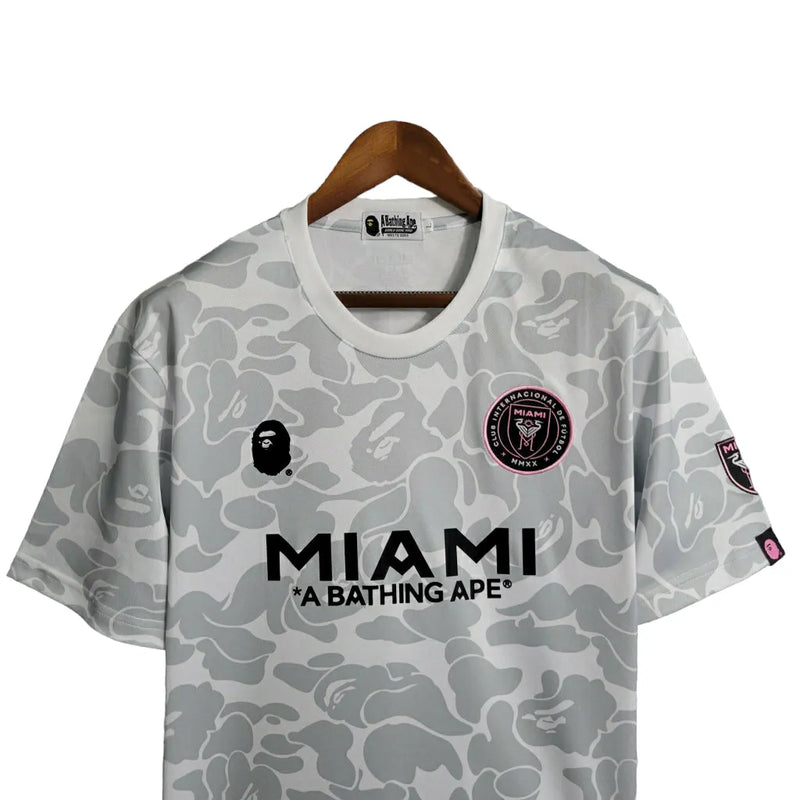 Camisa Inter Miami Edição Especial 23/24 - Torcedor Bape Masculina - Branca com detalhes em cinza