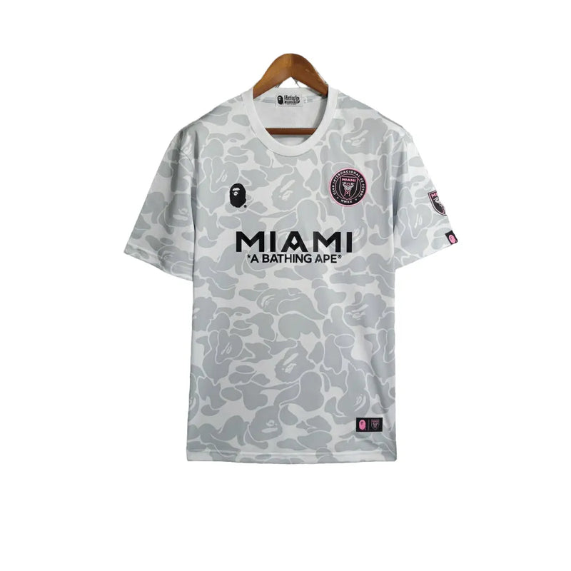 Camisa Inter Miami Edição Especial 23/24 - Torcedor Bape Masculina - Branca com detalhes em cinza