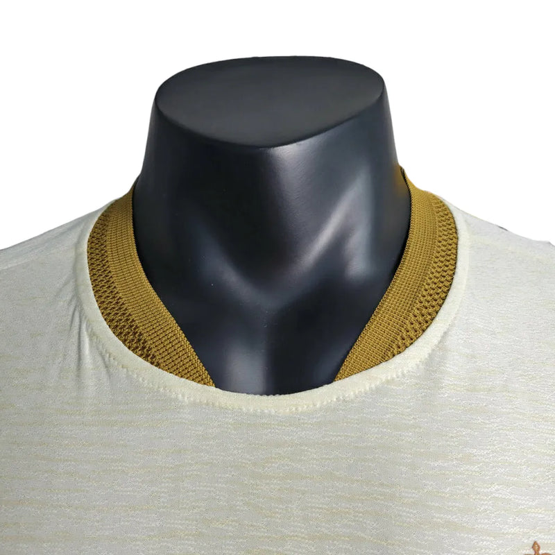 Camisa Al-Nassr III 23/24 - Jogador Duneus Masculina - Bege com detalhes em dourado