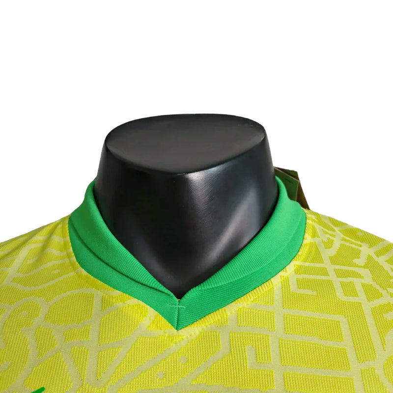 Camisa Seleção Brasileira I 23/24 - Jogador Nike Masculina - Amarela com detalhes em verde e azul