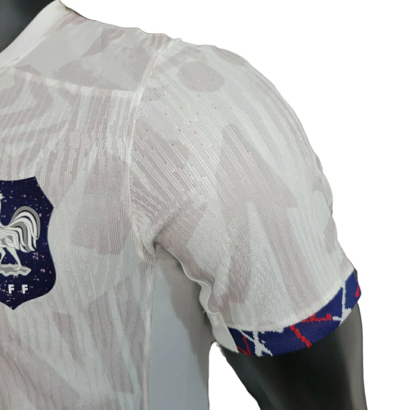 Camisa Seleção da França I 23/24- Jogador Nike Masculina - Branca com detalhes em azul