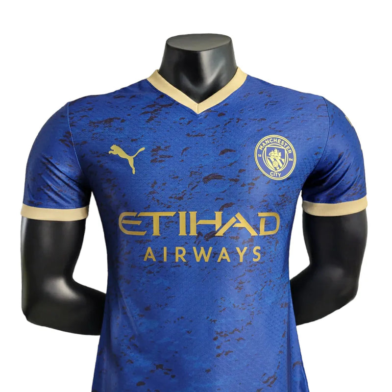 Camisa Manchester City Edição Especial 23/24 - Jogador Puma Masculina - Azul com detalhes em dourado