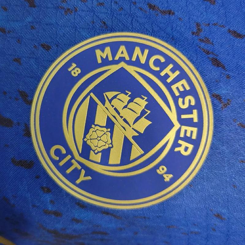 Camisa Manchester City Edição Especial 23/24 - Jogador Puma Masculina - Azul com detalhes em dourado