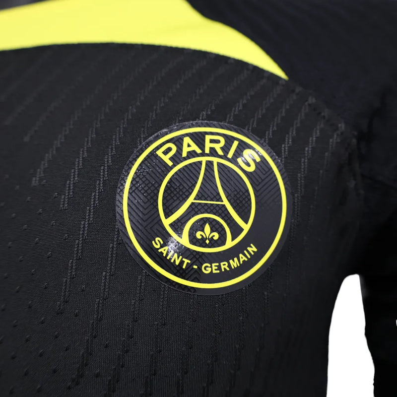 Camisa Paris Saint-Germain Treino 23/24 - Jogador Jordan Masculina - Preta com detalhes em amarelo