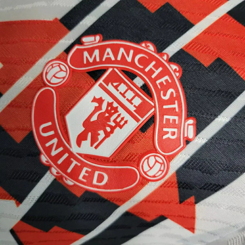 Camisa Manchester United Edição Especial 23/24 - Jogador Adidas Masculina - Branca com detalhes em preto e vermelho