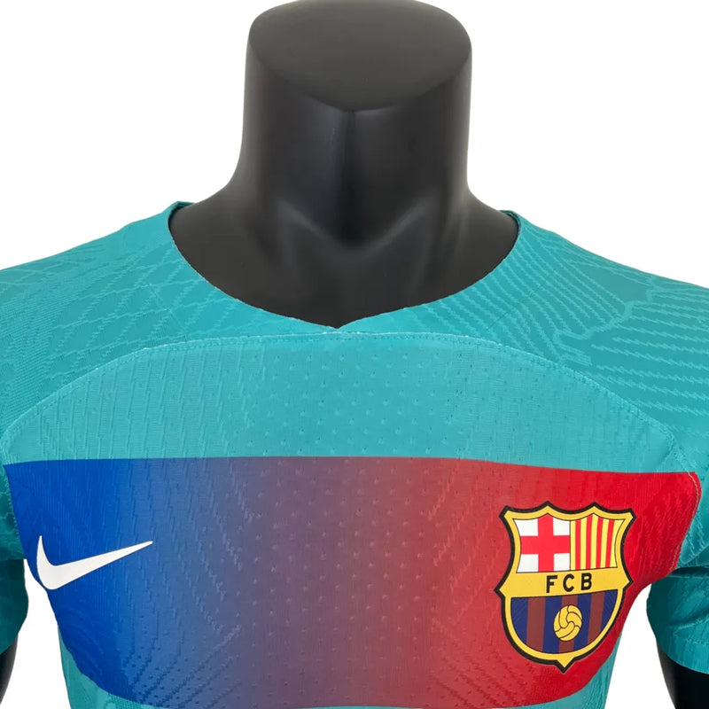 Camisa Barcelona III 23/24 - Jogador Nike Masculina - Verde com detalhes em azul e vermelho