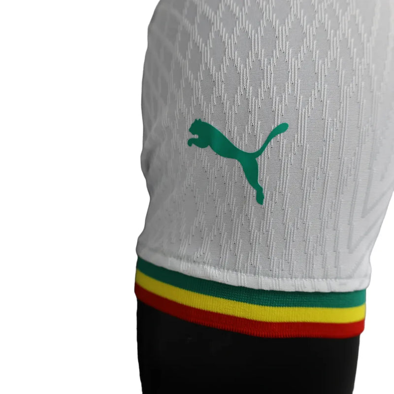 Camisa Seleção do Senegal I 23/24- Jogador Puma Masculina - Branca com detalhes em vermelho e amarelo e verde