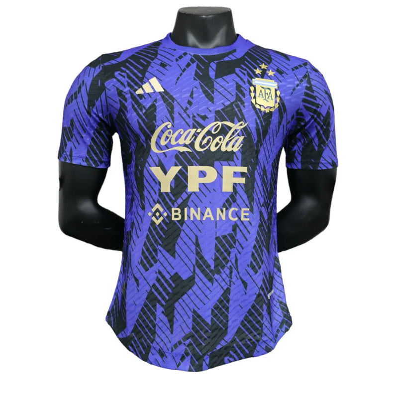 Camisa Seleção Argentina Pré-Jogo 23/24 - Jogador Adidas Masculina - Roxa com detalhes em preto e branco