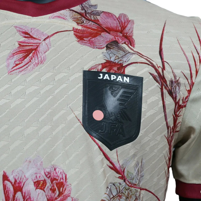 Camisa Seleção do Japão Edição Especial Sakura 23/24 - Jogador Adidas Masculina - Bege com detalhes em vermelho e preto