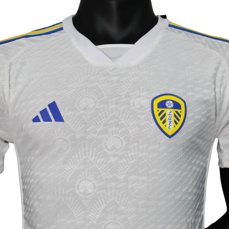 Camisa Leeds I 23/24 - Jogador Adidas Masculina - Branca com detalhes em azul e amarelo