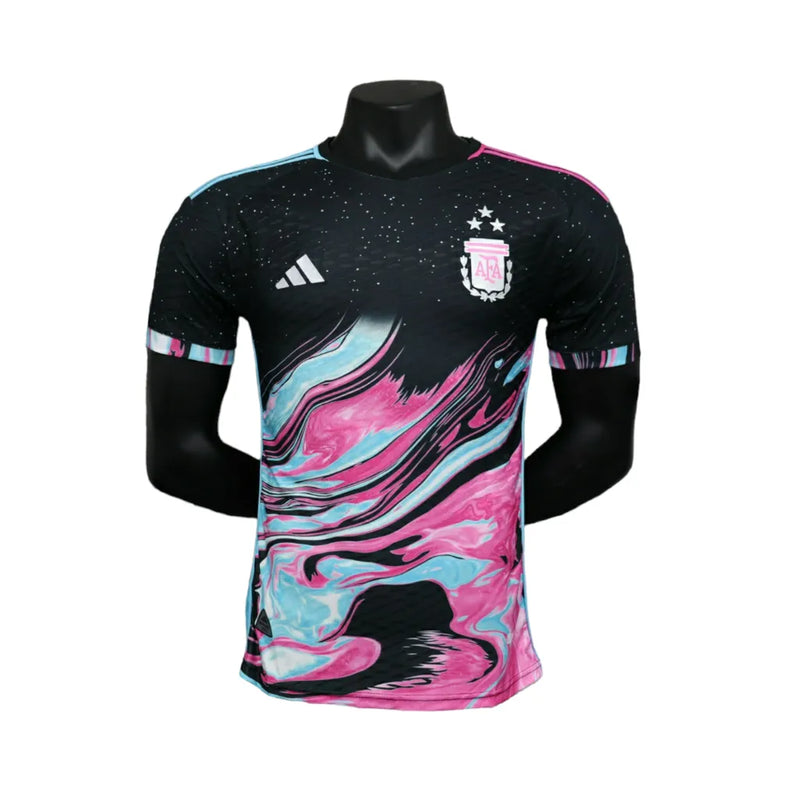 Camisa Seleção Argentina Edição Especial 23/24 - Jogador Adidas Masculina - Preta com detalhe em azul e rosa