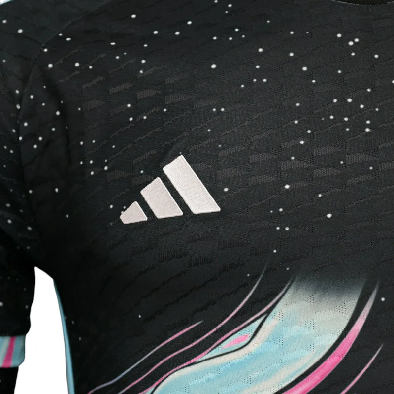 Camisa Seleção Argentina Edição Especial 23/24 - Jogador Adidas Masculina - Preta com detalhe em azul e rosa