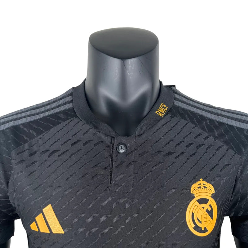 Camisa Real Madrid III 23/24 - Jogador Adidas Masculina - Preta com detalhes em amarelo