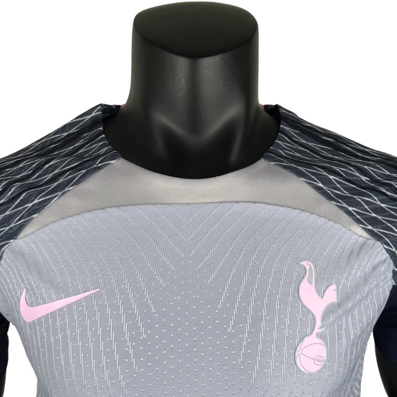 Camisa Tottenham Treino 23/24 - Jogador Nike Masculina - Cinza com detalhes em rosa e amarelo