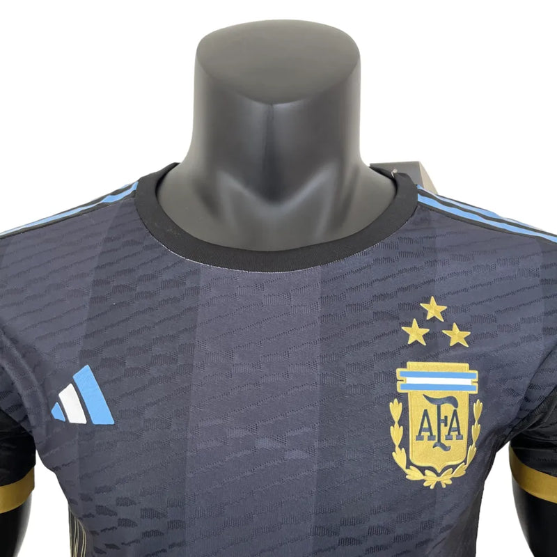 Camisa Seleção da Argentina Edição Especial 23/24 - Jogador Adidas Masculina - Preta com detalhes em azul e branco e dourado