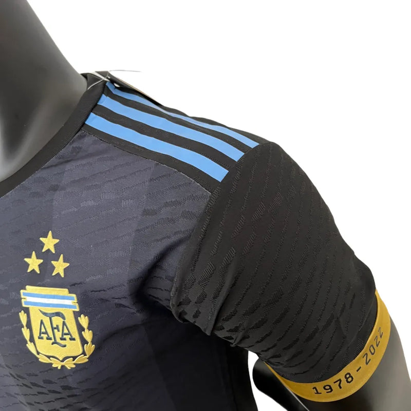 Camisa Seleção da Argentina Edição Especial 23/24 - Jogador Adidas Masculina - Preta com detalhes em azul e branco e dourado