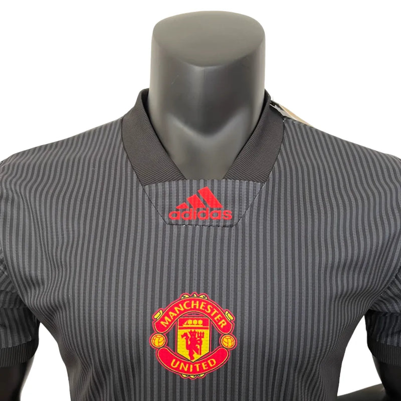 Camisa Manchester United Coleção Especial 23/24 - Jogador Adidas Masculina - Preta com vermelha e branca