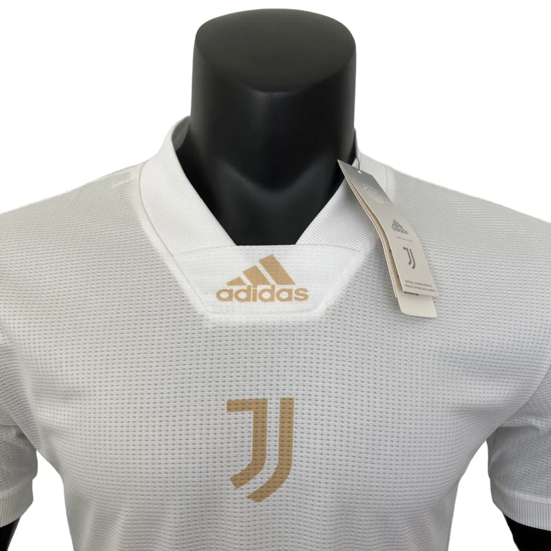 Camisa Juventus Coleção Especial 23/24 - Jogador Adidas Masculina - Branca com detalhes em bege e preto