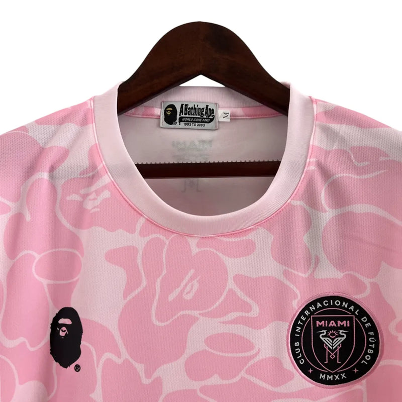 Camisa Inter Miami Edição Especial 23/24 - Torcedor Bape Feminina - Rosa com detalhes em branco