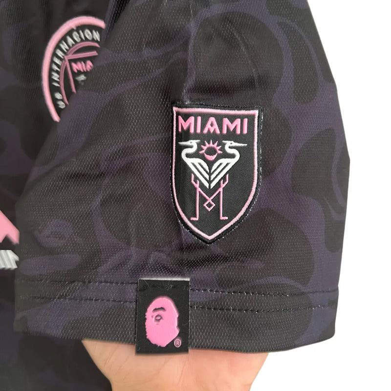 Camisa Inter Miami Edição Especial 23/24 - Torcedor Bape Masculina - Preta com detalhes em rosa