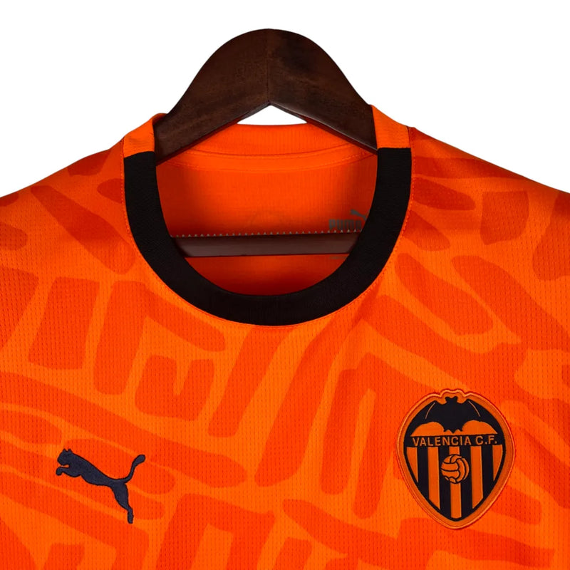 Camisa Valencia III 23/24 - Torcedor Puma Masculina - Laranja com detalhes em preto