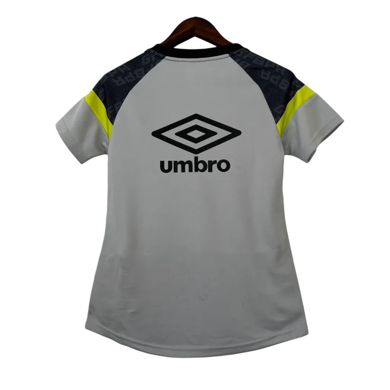 Camisa Grêmio Treino 23/24 - Torcedor Umbro Feminina - Cinza com detalhes em preto e amarelo