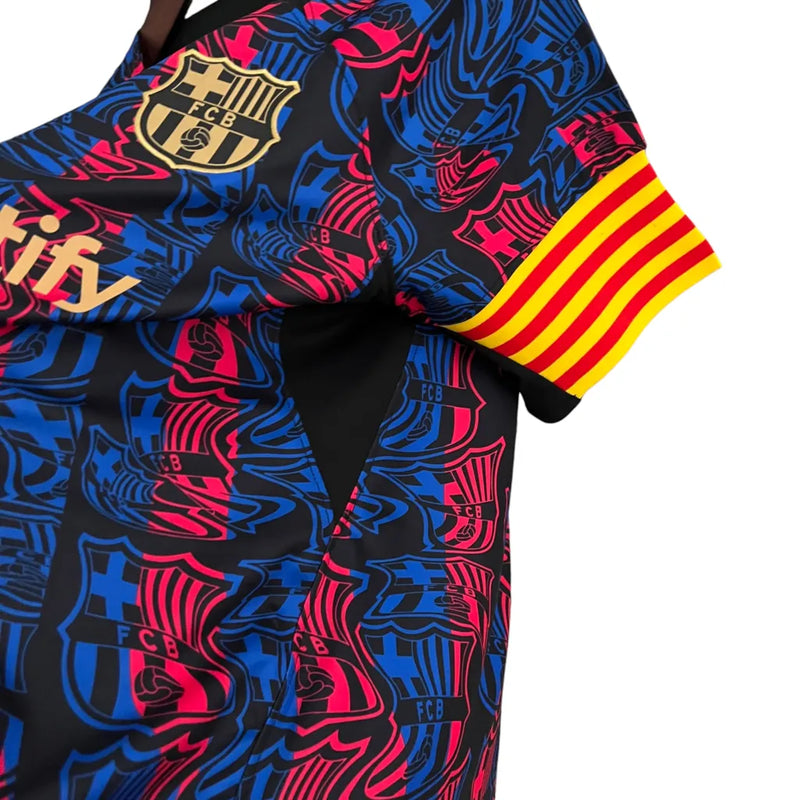 Camisa Barcelona Edição Especial 23/24 - Torcedor Nike Masculina - Preta com detalhes em azul e grená