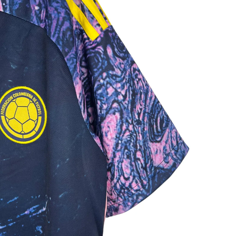 Camisa Seleção Colômbia Edição Especial 23/24 - Torcedor Adidas Masculina - Azul com detalhes em amarelo e rosa